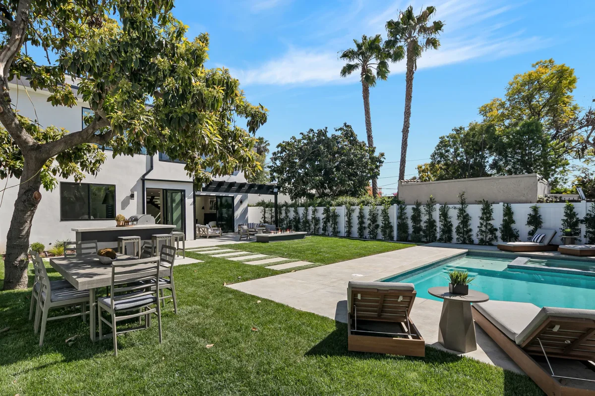 Pool in Fairfax District